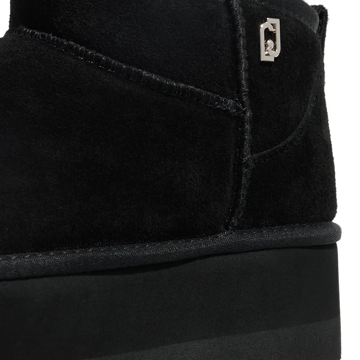 Stiefelette aus Wildleder mit Plateausohle