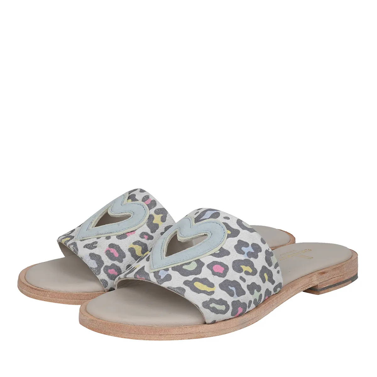 Sandale mit Leopardenmuster und Herzausschnitt