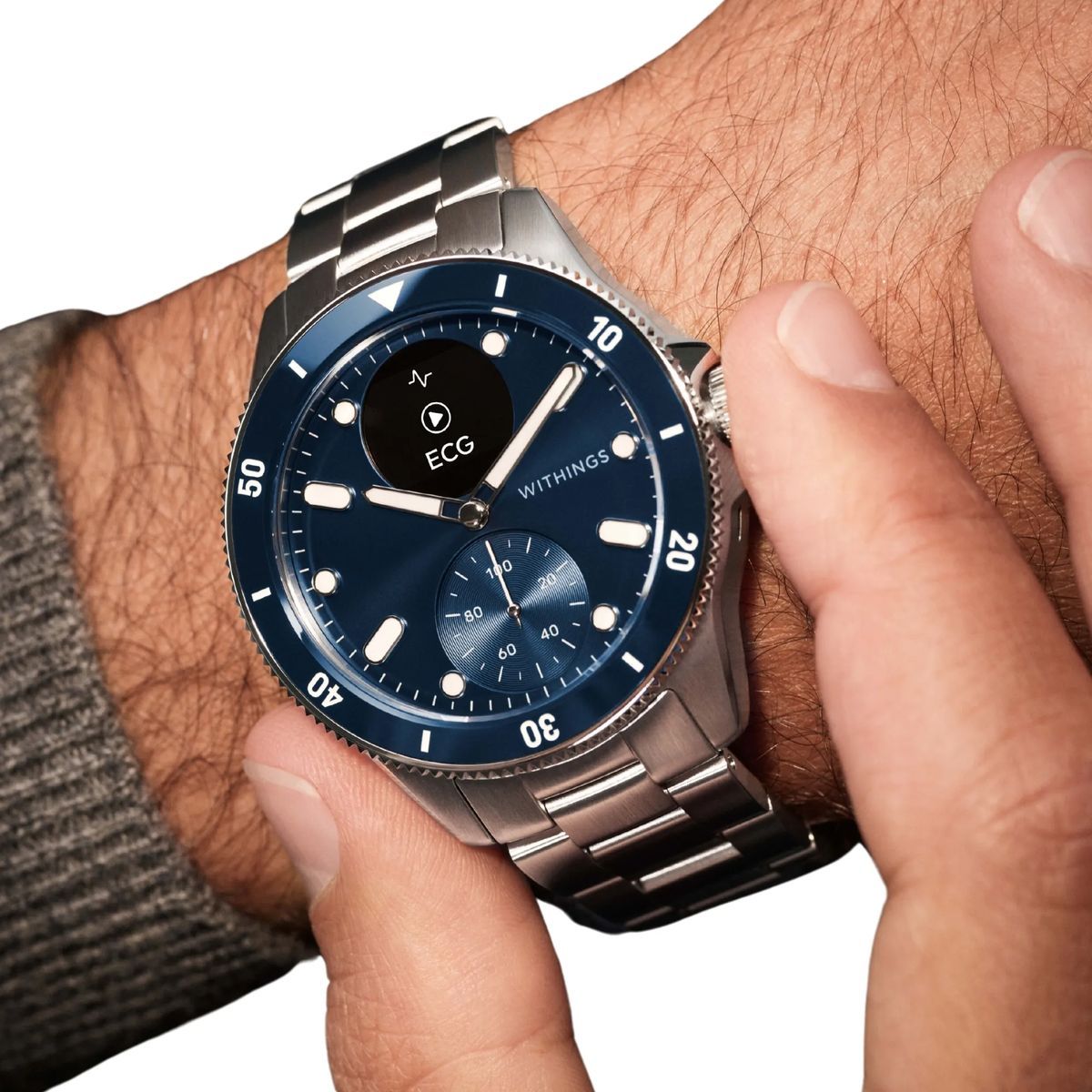 Hybride Smartwatch mit blauem Zifferblatt