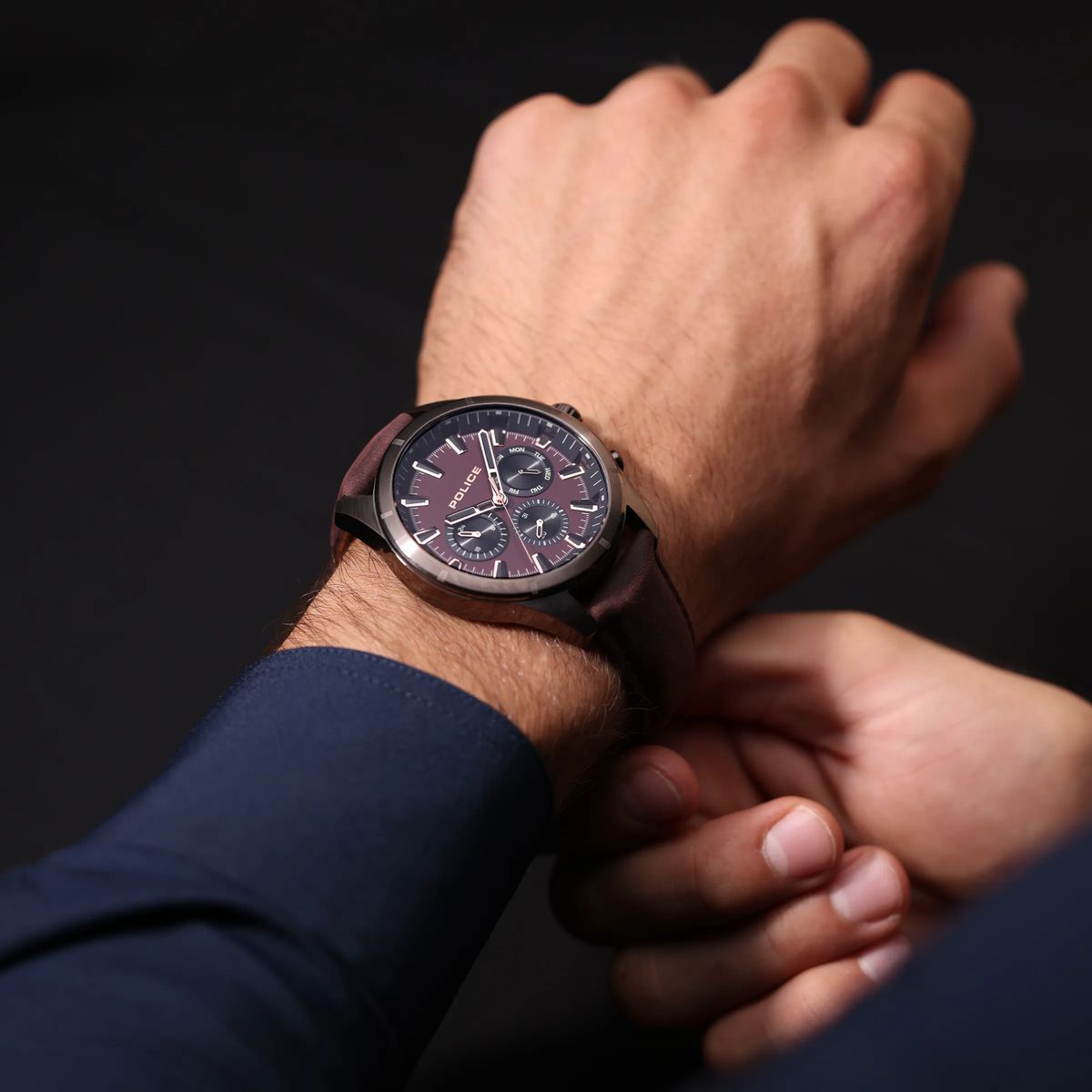 Moderne braune Multifunktionslederuhr