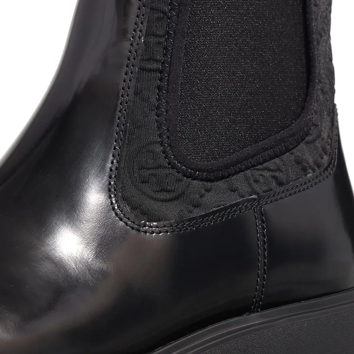 Schwarze Chelsea Boots mit Profilsohle