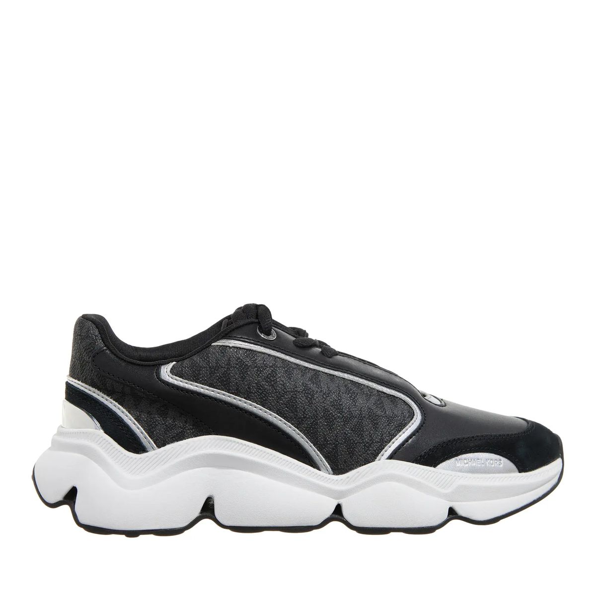 Schwarzer und silberner Low-Top-Trainer