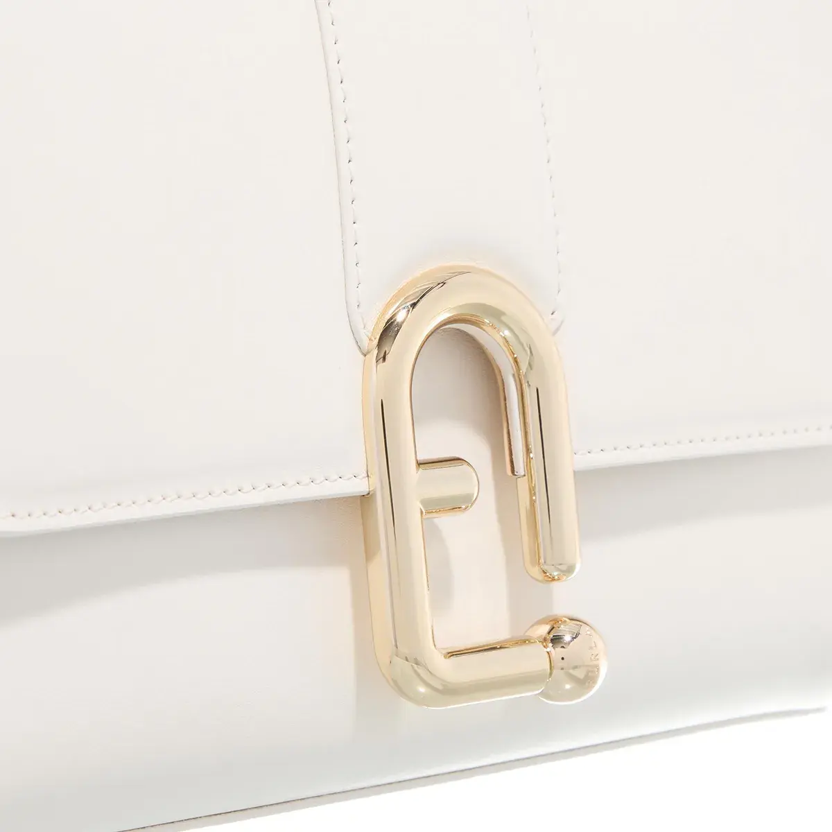 Elegante Umhängetasche mit goldener Hardware