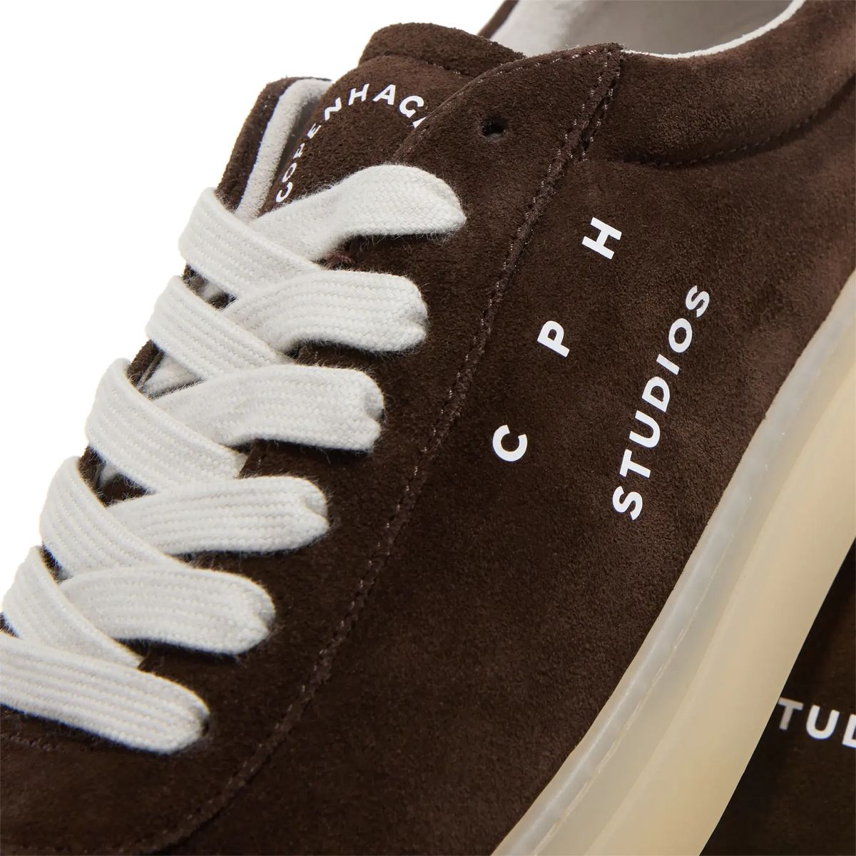 Braune Wildleder-Sneakers