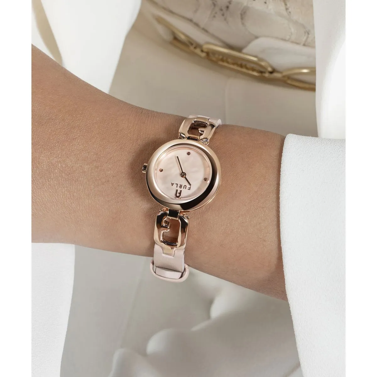 Elegante Roségoldfarbene Uhr