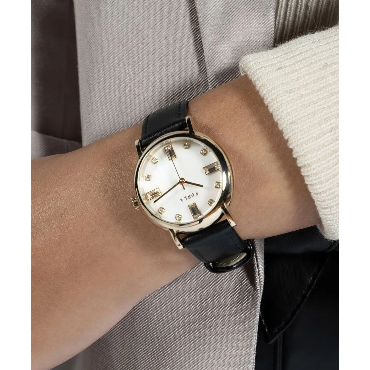 Minimalistische analoge Uhr mit Lederarmband