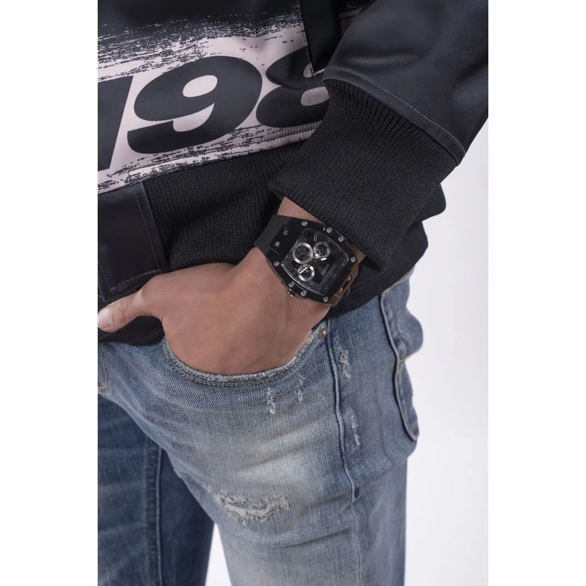 Schwarze Multifunktionsuhr mit Silikonarmband