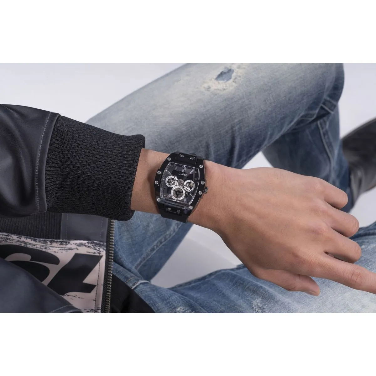Schwarze Multifunktionsuhr mit Silikonarmband