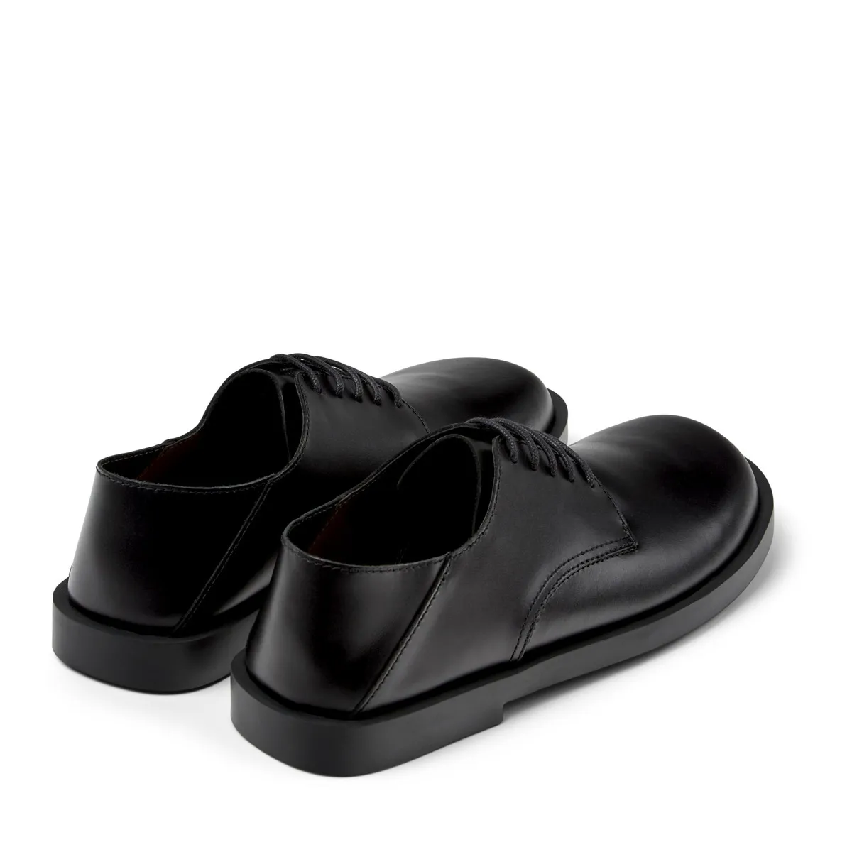 Klassische schwarze Derby Schuhe aus Leder