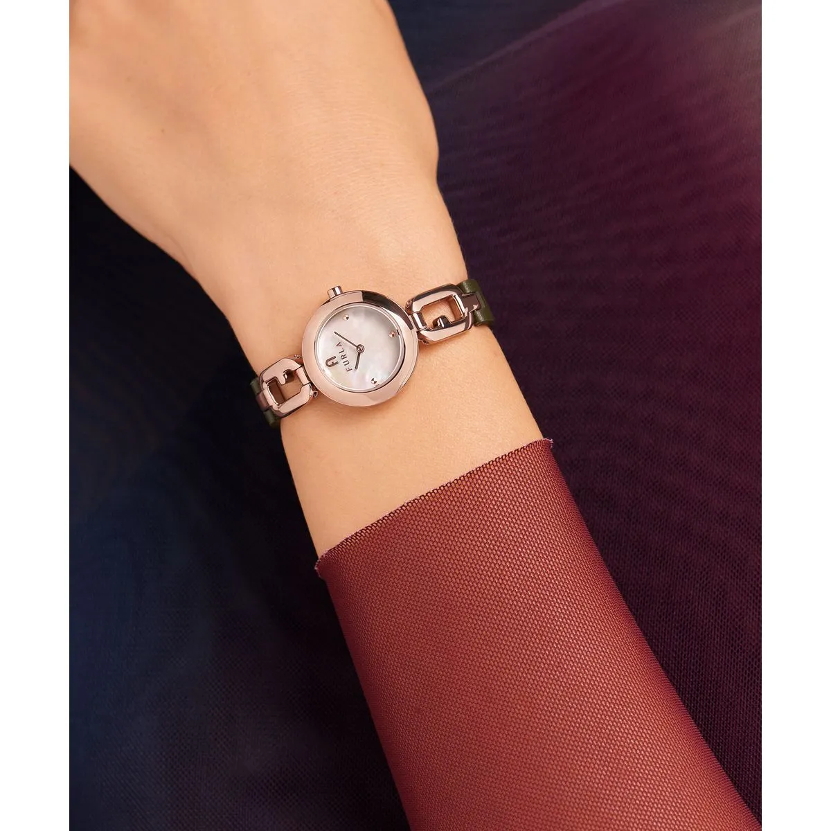 Elegante Armbanduhr mit rundem Gehäuse