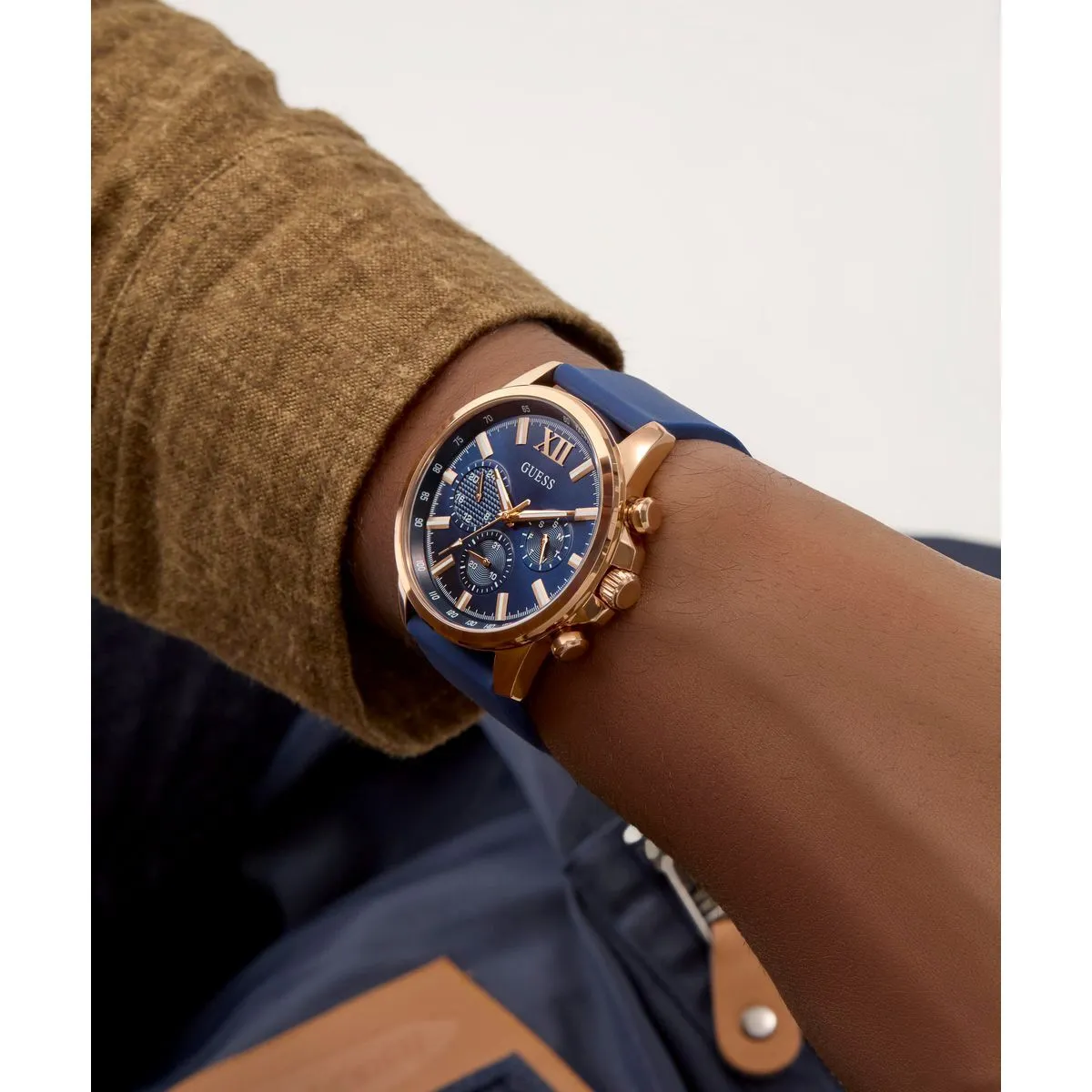Chronographenuhr mit blauem Silikonband