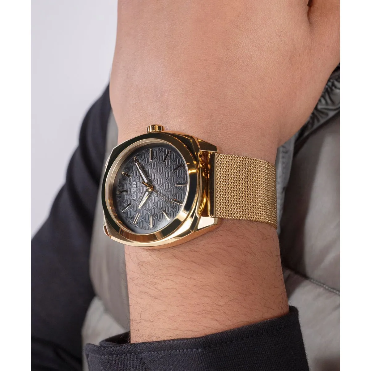 Goldfarbene Mesh-Analog-Uhr
