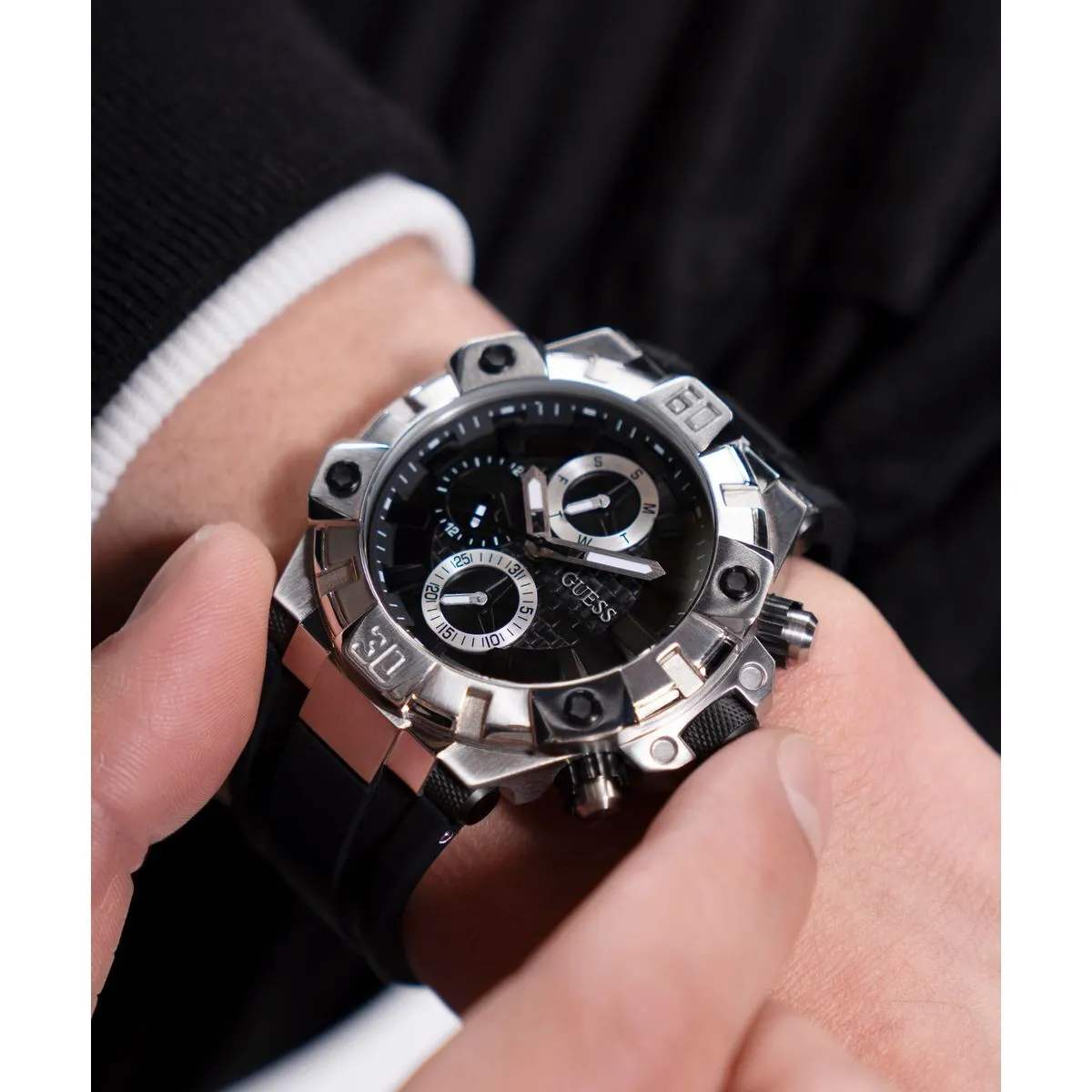 Chronograph-Uhr mit schwarzem Silikonarmband