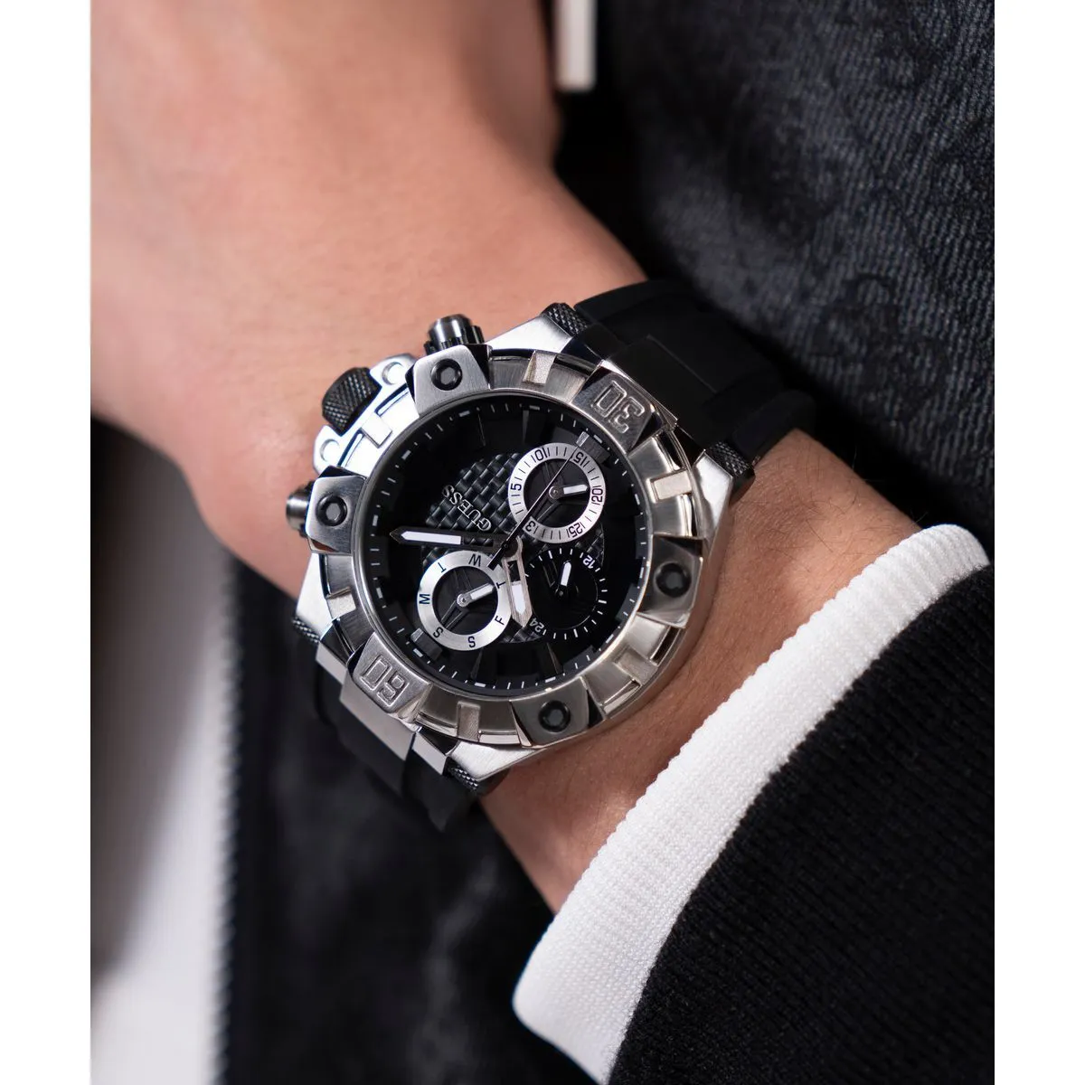 Chronograph-Uhr mit schwarzem Silikonarmband