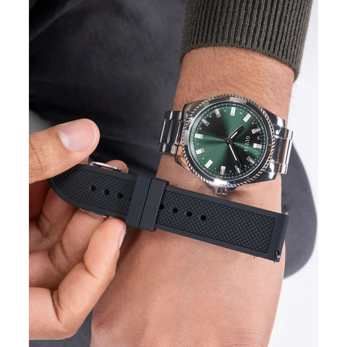 Klassische Analog-Uhr aus Edelstahl