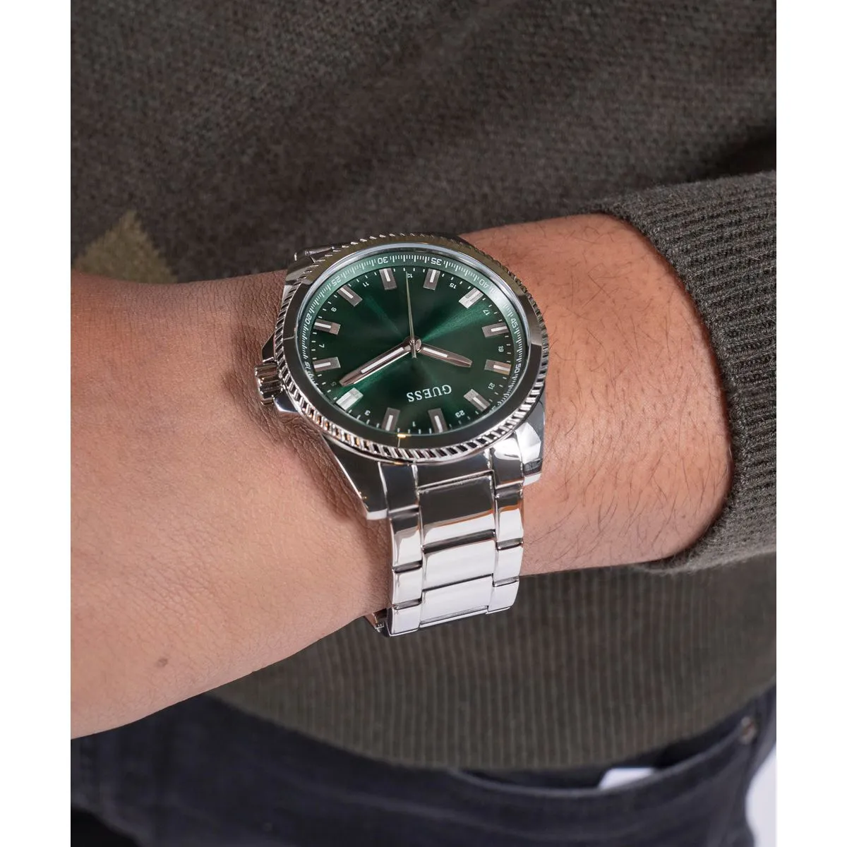 Klassische Analog-Uhr aus Edelstahl
