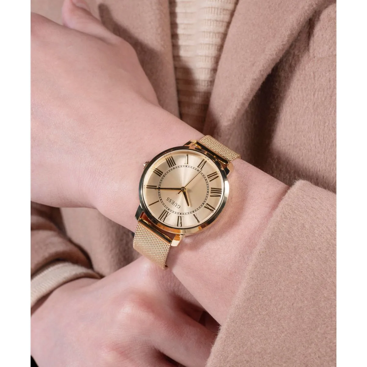 Elegante goldfarbene Mesh-Armbanduhr