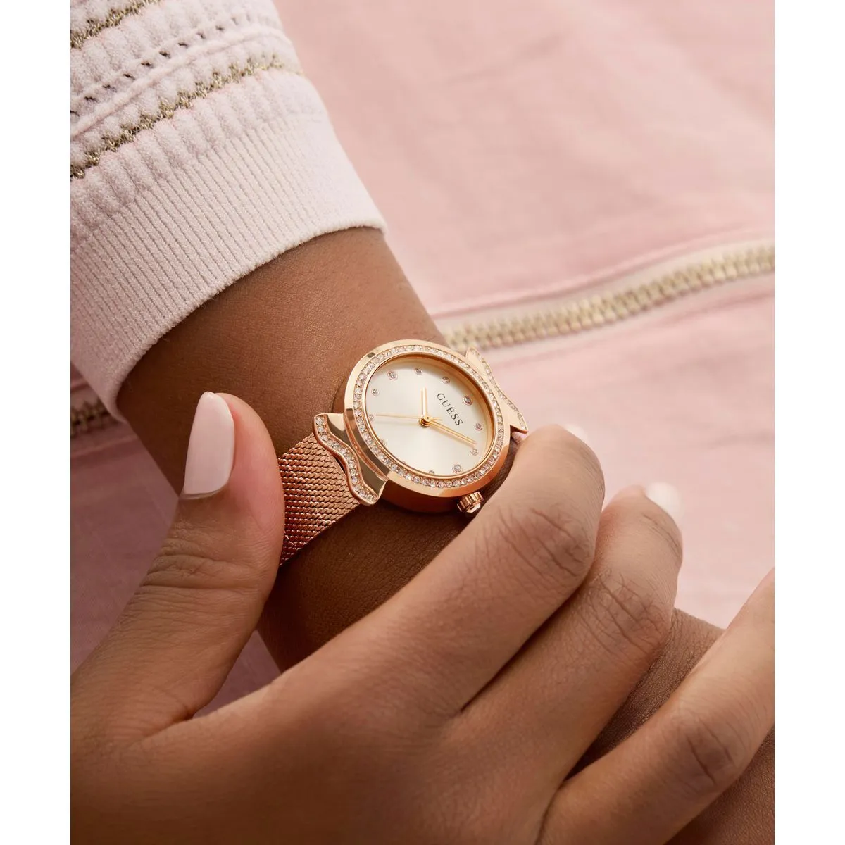 Elegante roségoldene Mesh-Armbanduhr