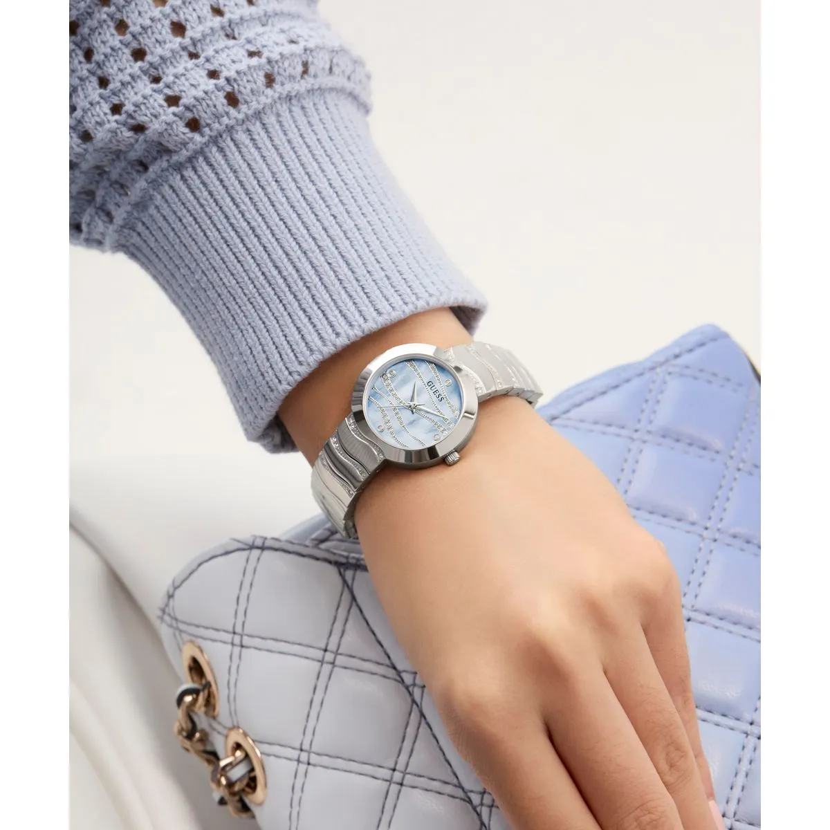 Elegante silberfarbene Damenarmbanduhr