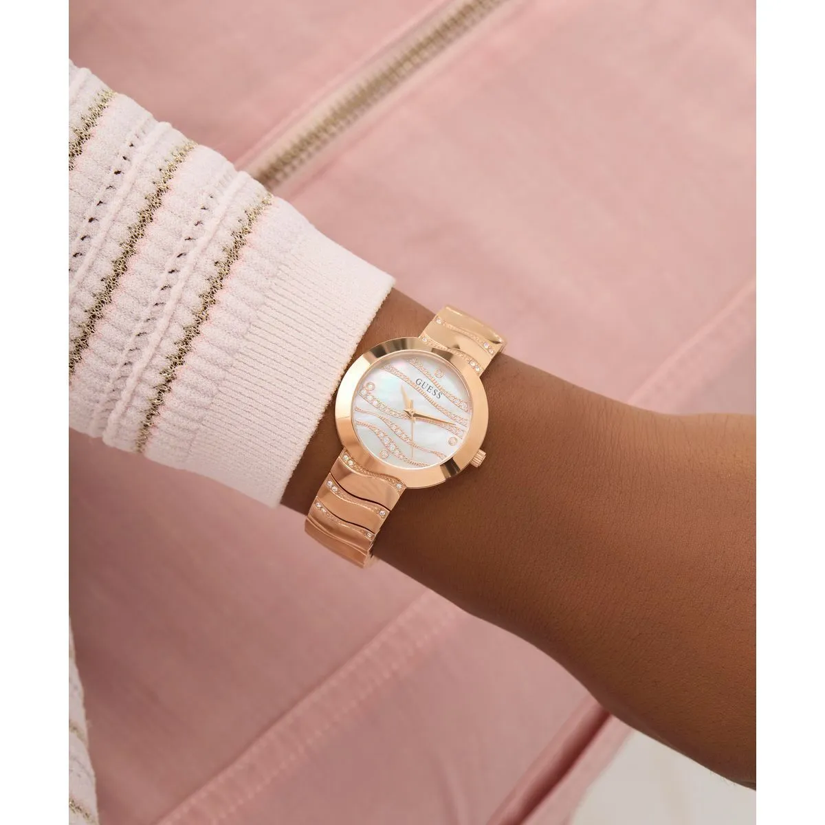 Roségoldene Armbanduhr aus Edelstahl