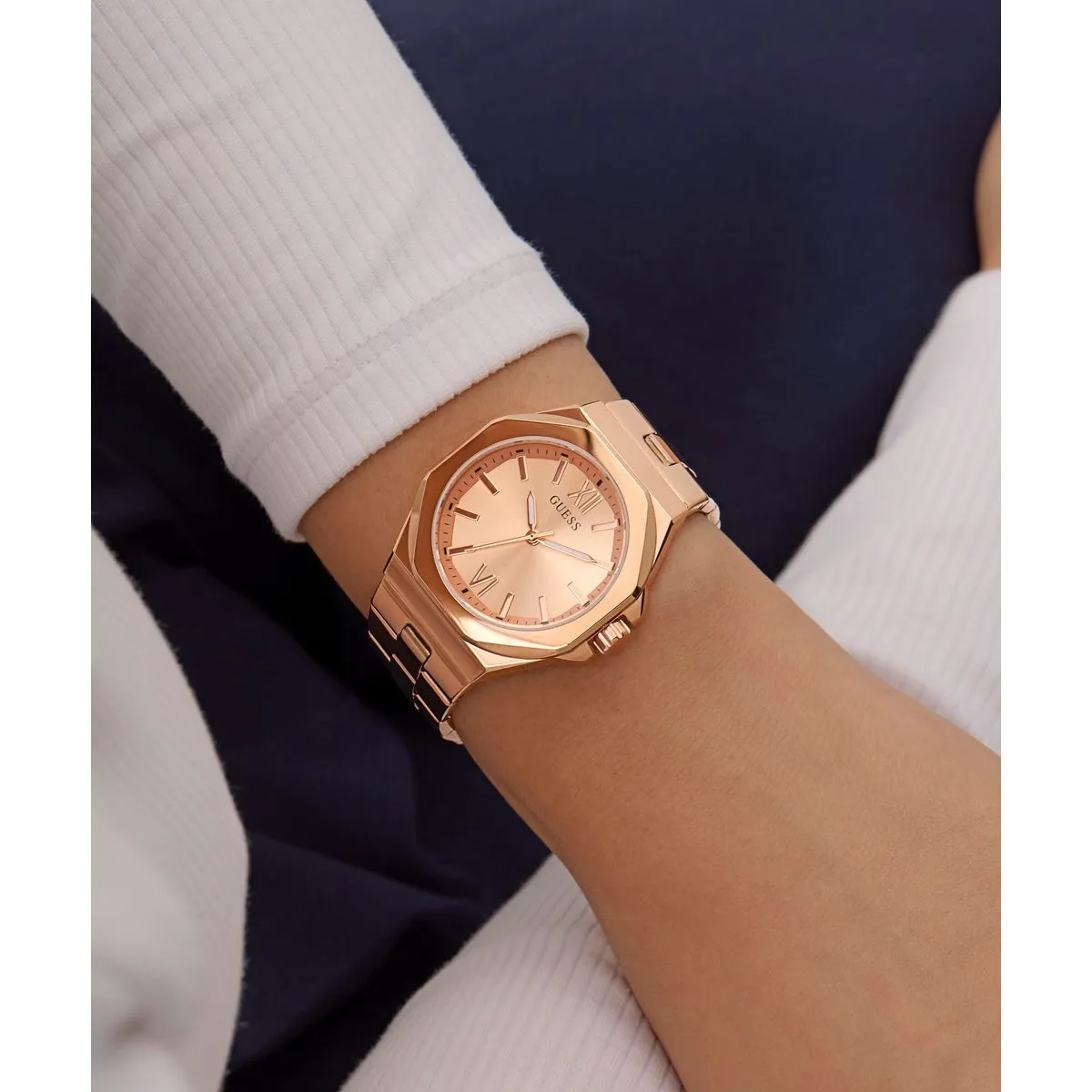 Elegante Damenuhr in Roségold