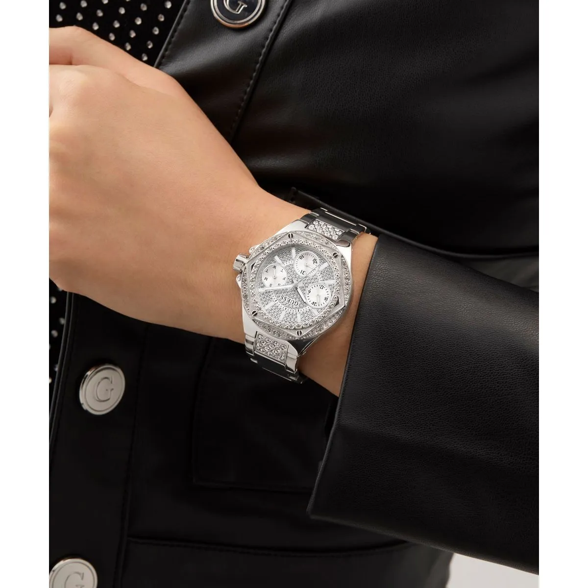 Silberfarbene Chronographenuhr mit Kristallakzenten
