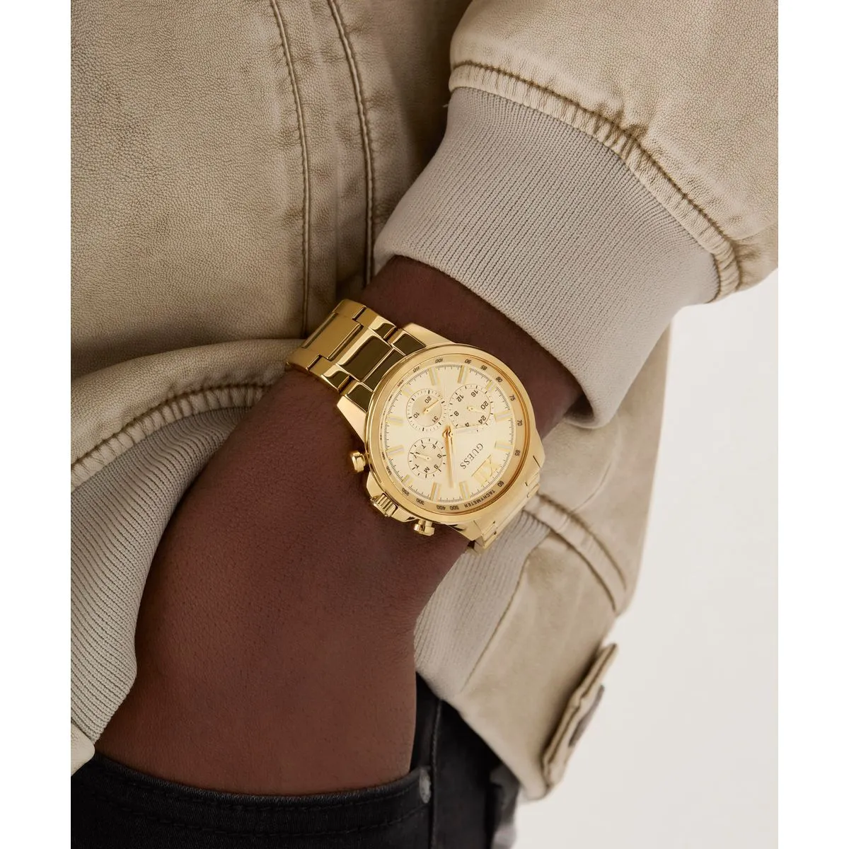 Klassische goldene Chronographenuhr mit Armband