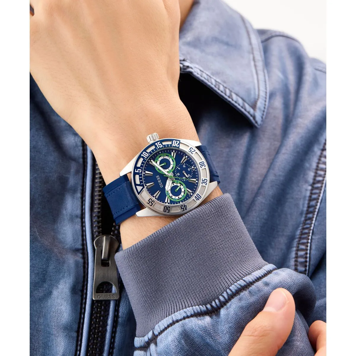 Blaue und silberne Casual-Armbanduhr