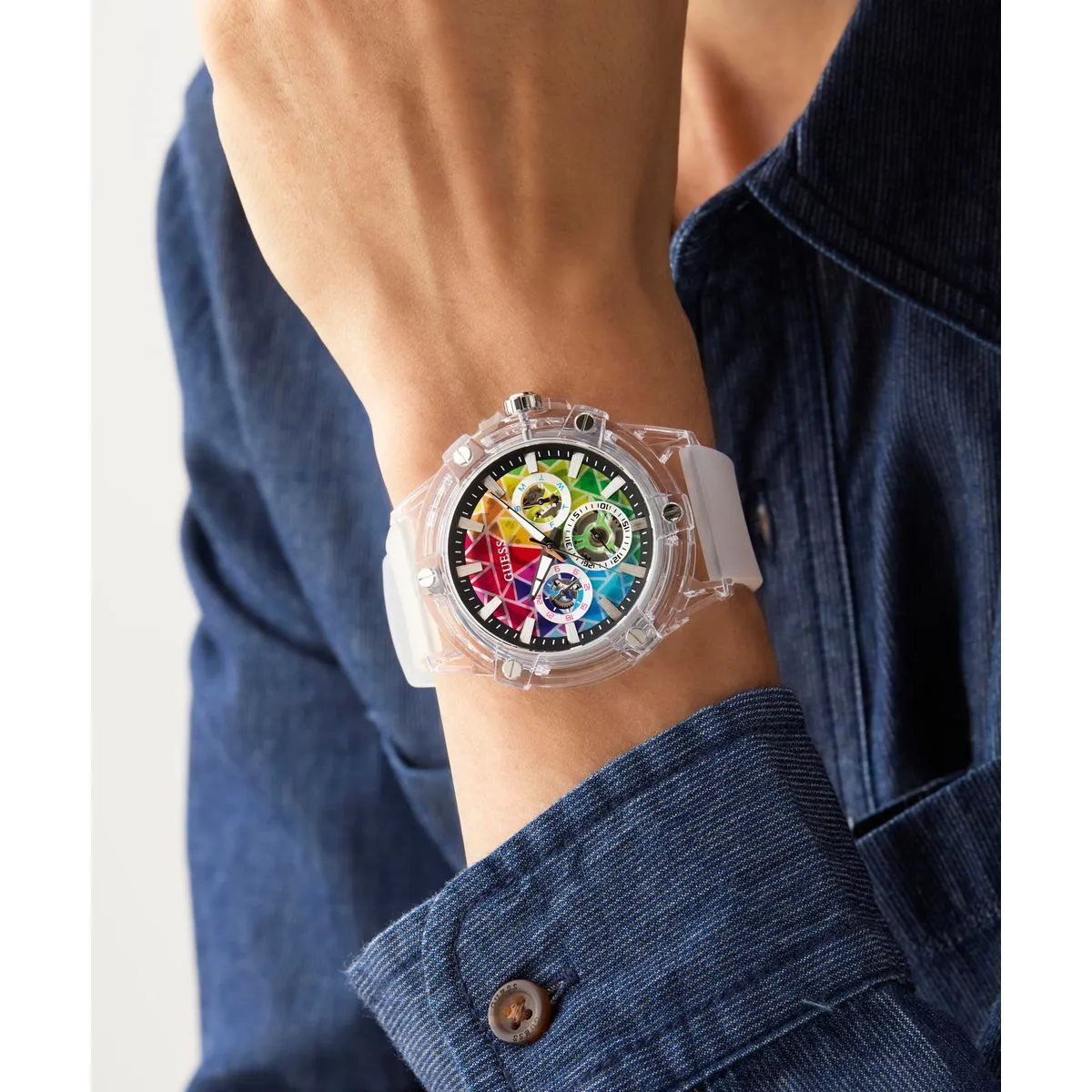 Transparente analoge Uhr mit Regenbogen-Zifferblatt