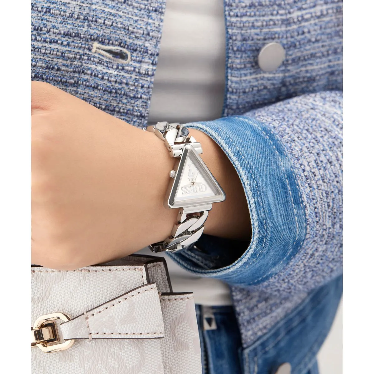 Silberfarbene Dreieck-Uhr mit Armband