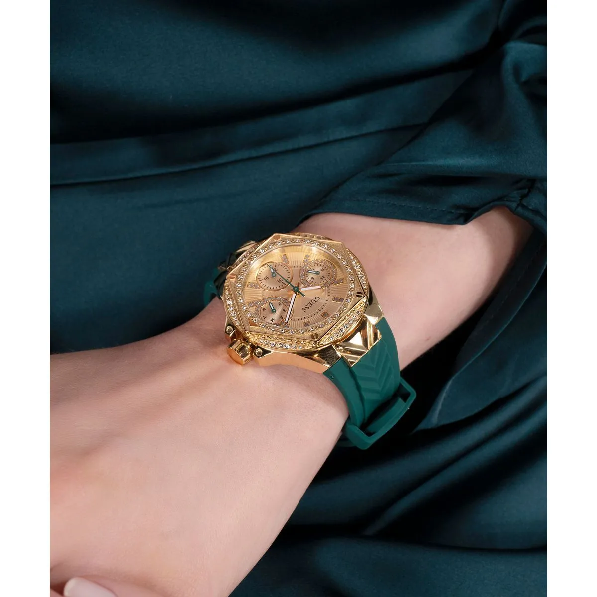 Grünes Silikon Uhrenarmband mit goldener Schnalle
