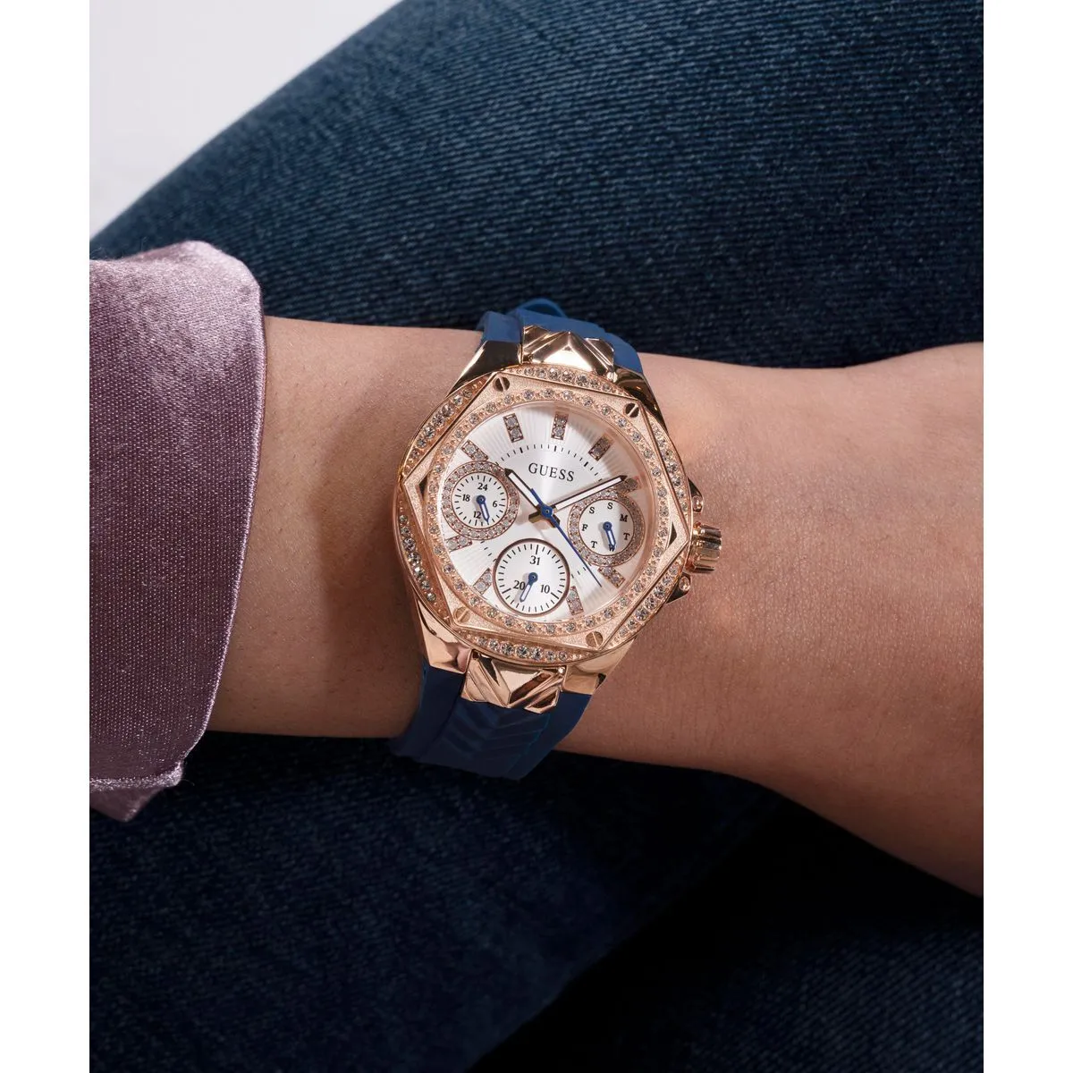 Multifunktionsuhr für Damen mit blauem Armband