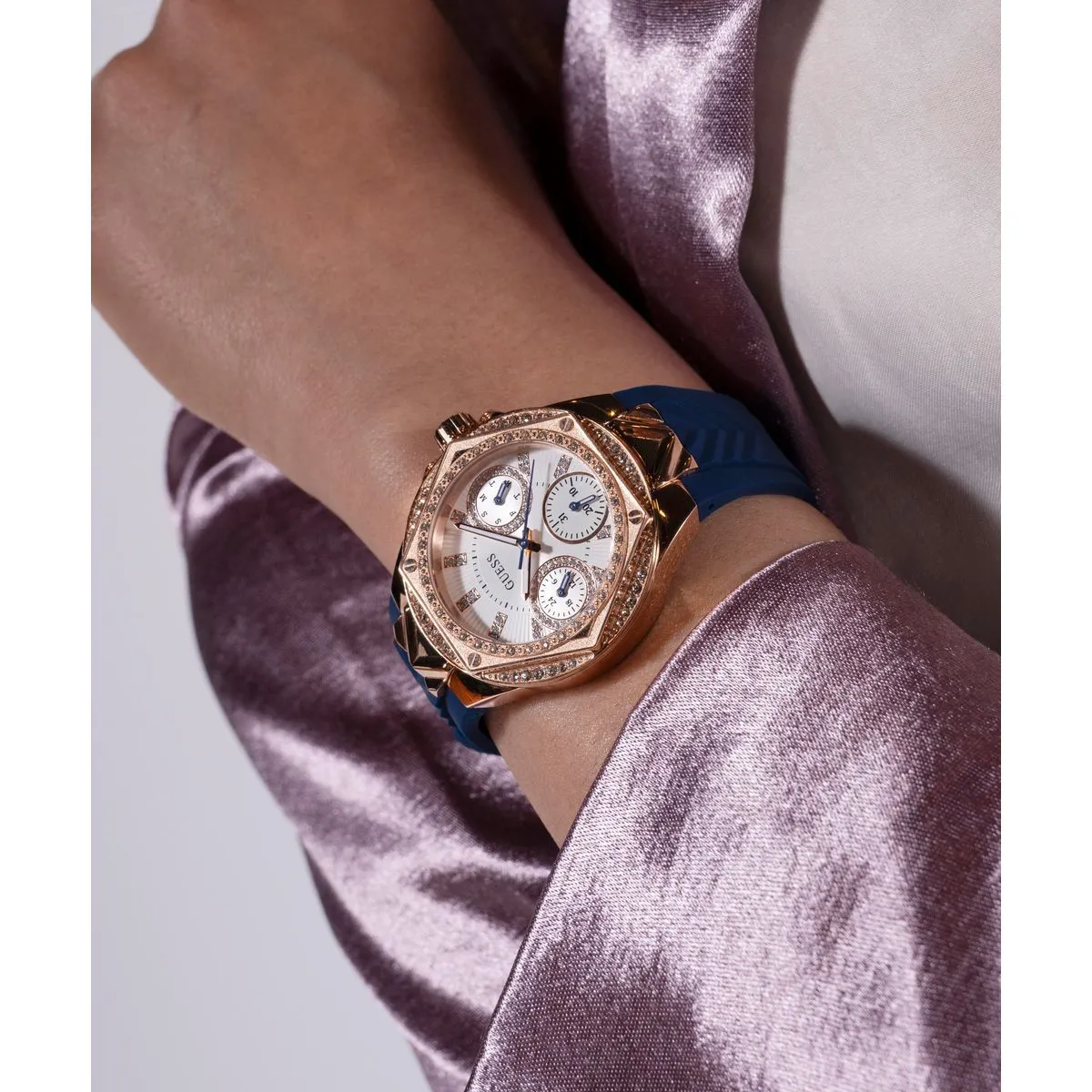 Multifunktionsuhr für Damen mit blauem Armband