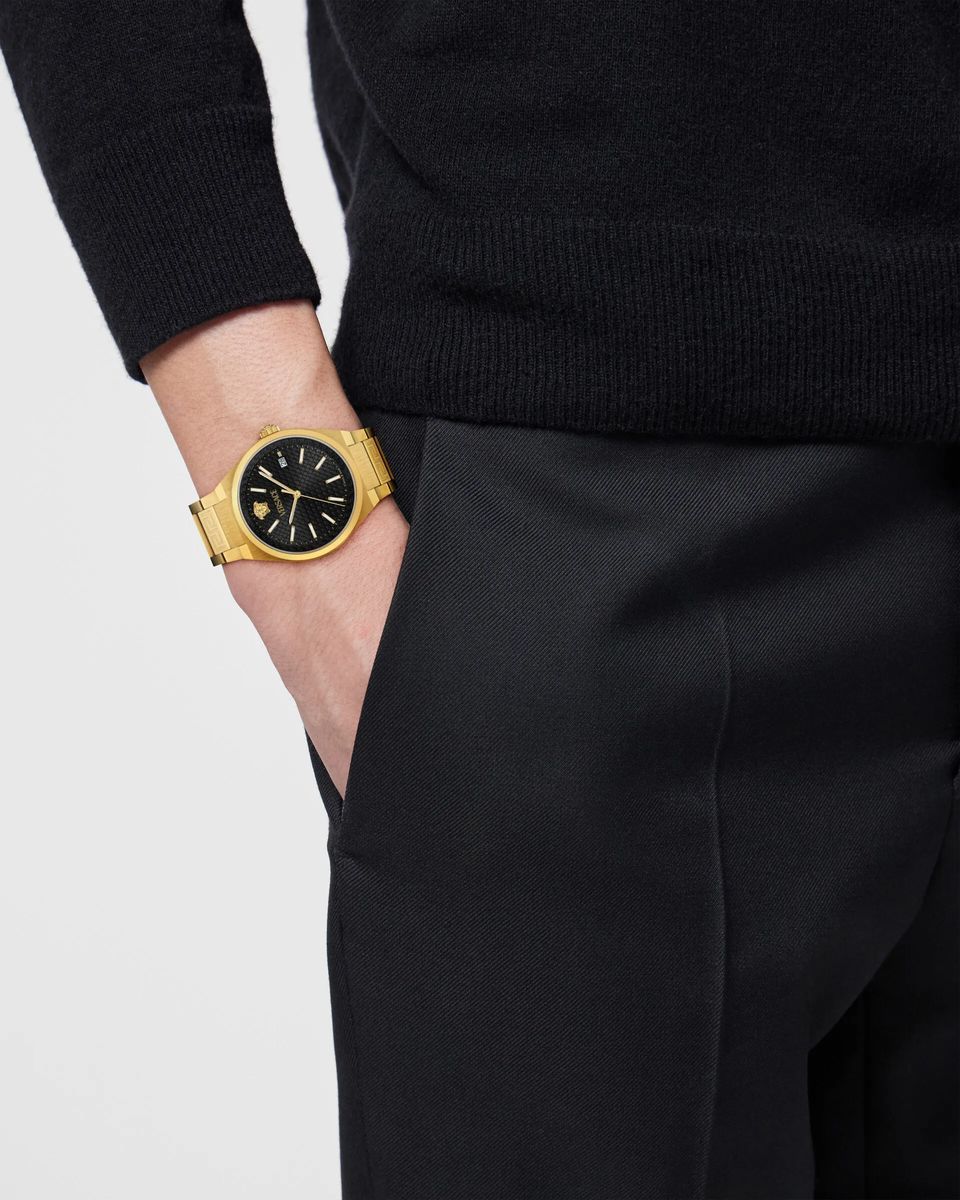 Goldfarbene Analog-Uhr aus Edelstahl