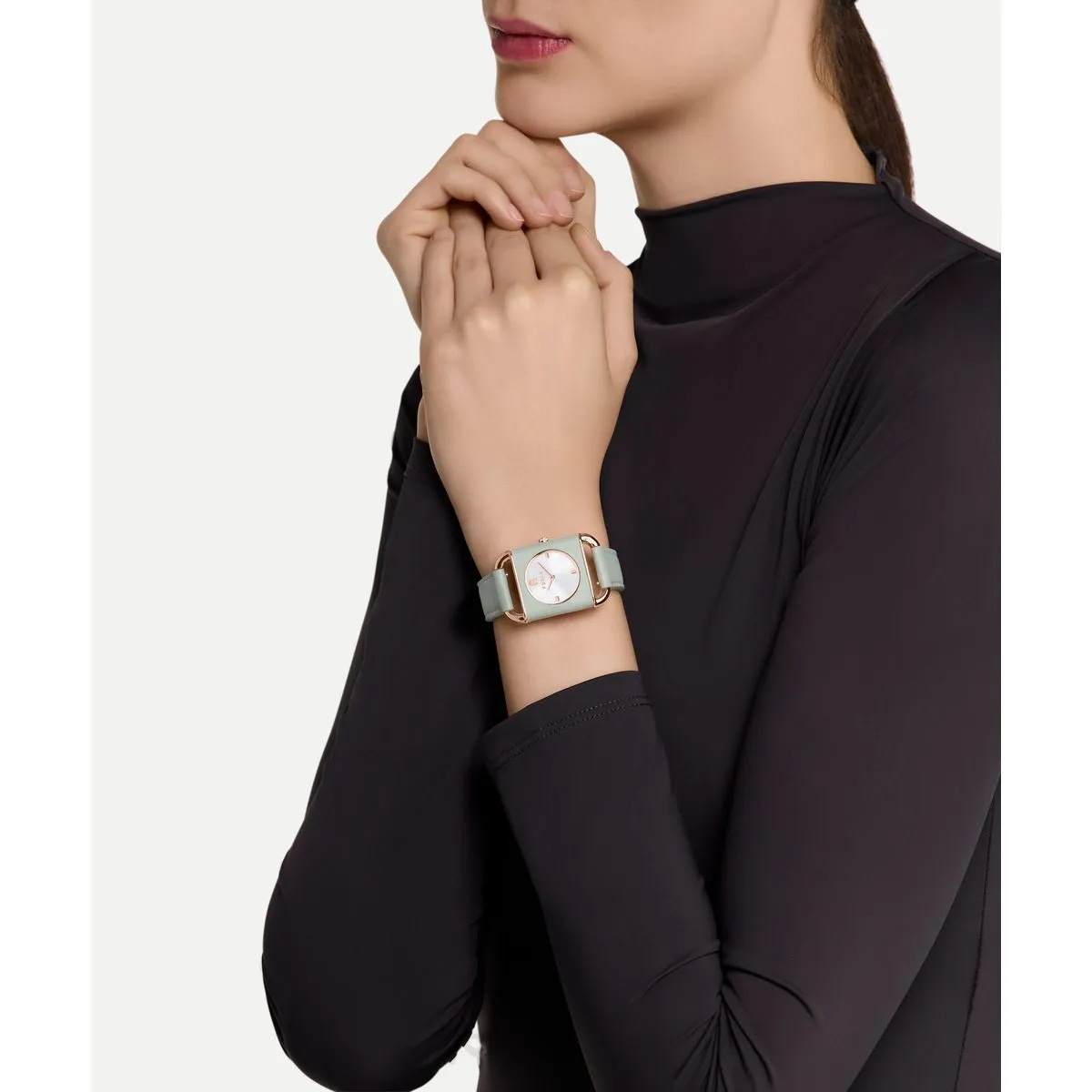 Minimalistische rechteckige Uhr mit Lederarmband