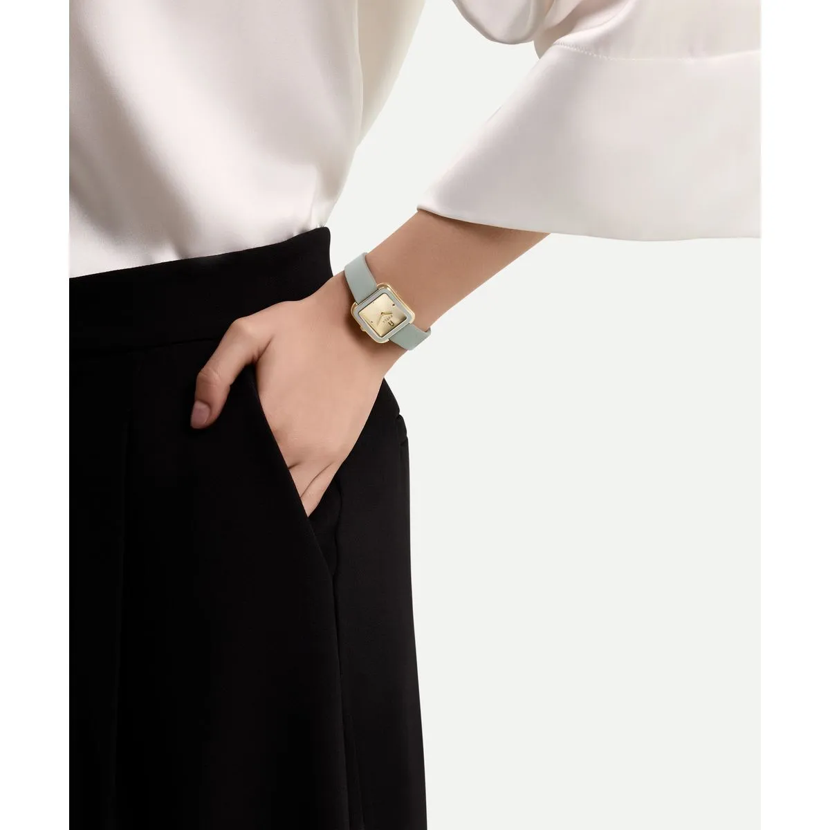 Armbanduhr mit quadratischem Zifferblatt