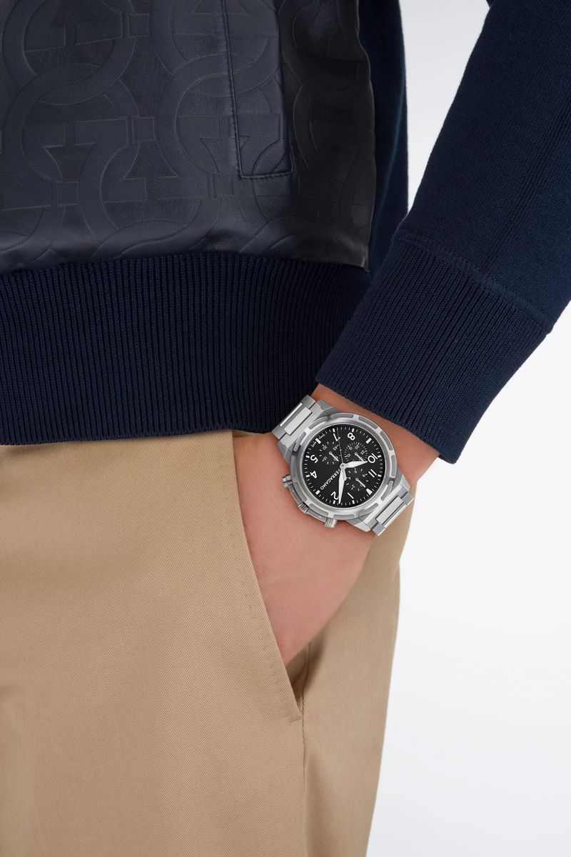 Silberne Chronographenuhr mit Edelstahlarmband
