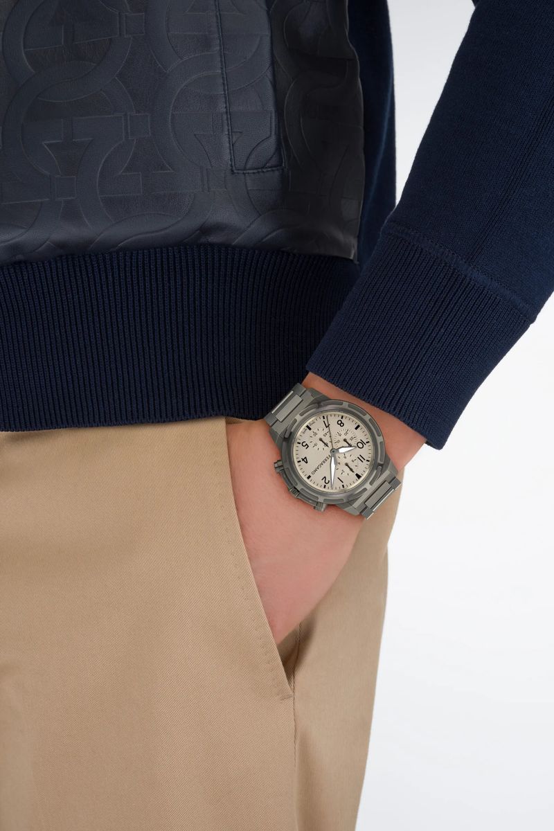 Graue Chronographenuhr aus Edelstahl