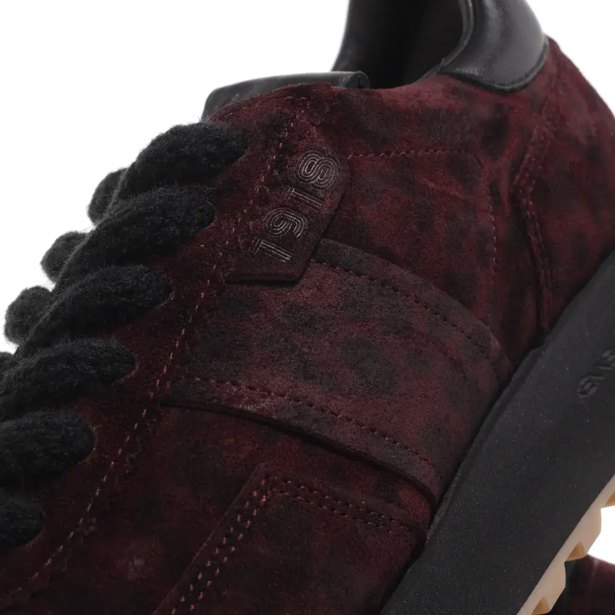 Wildleder-Sneaker mit niedrigem Schaft
