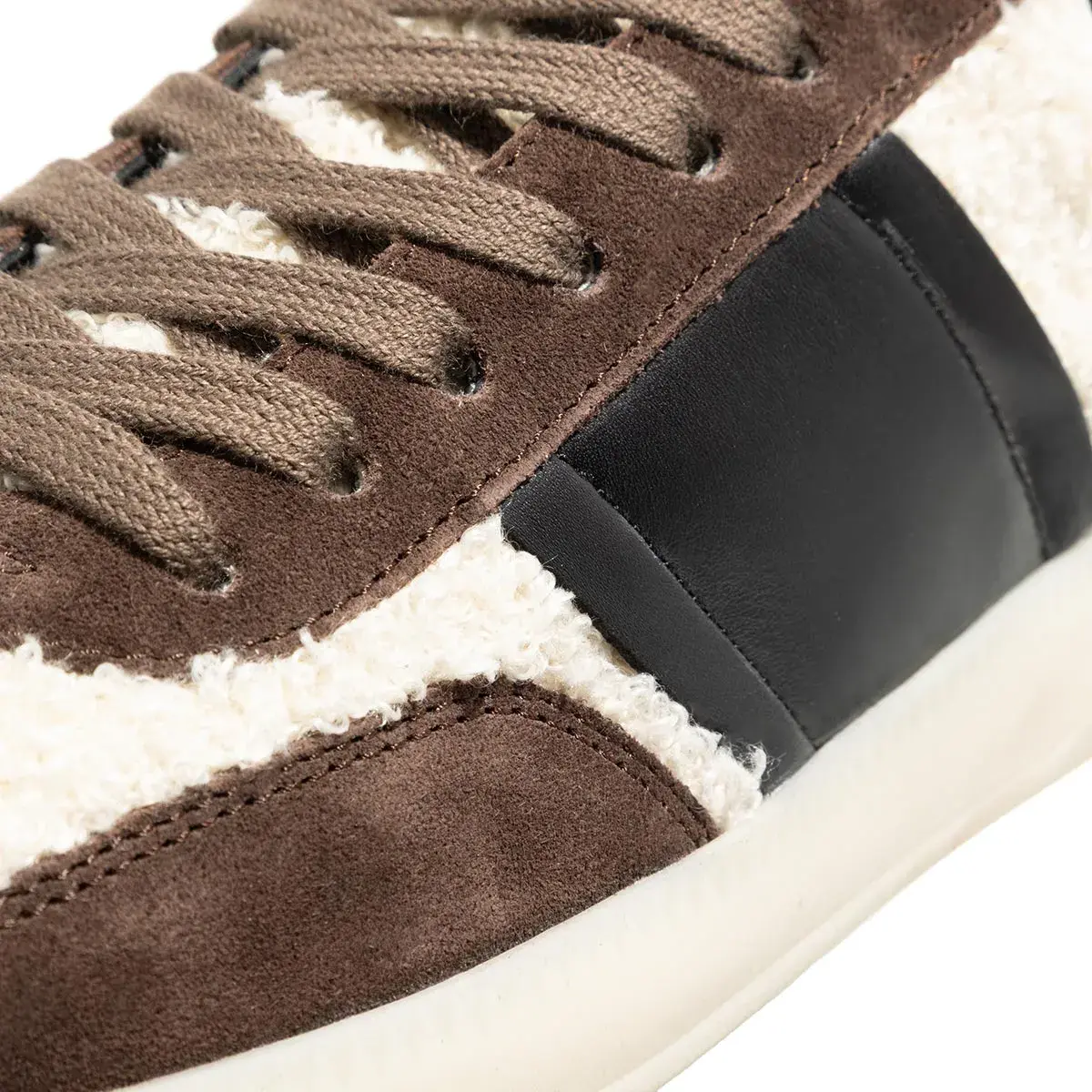 Retro-inspirierte Low-Top-Sneakers