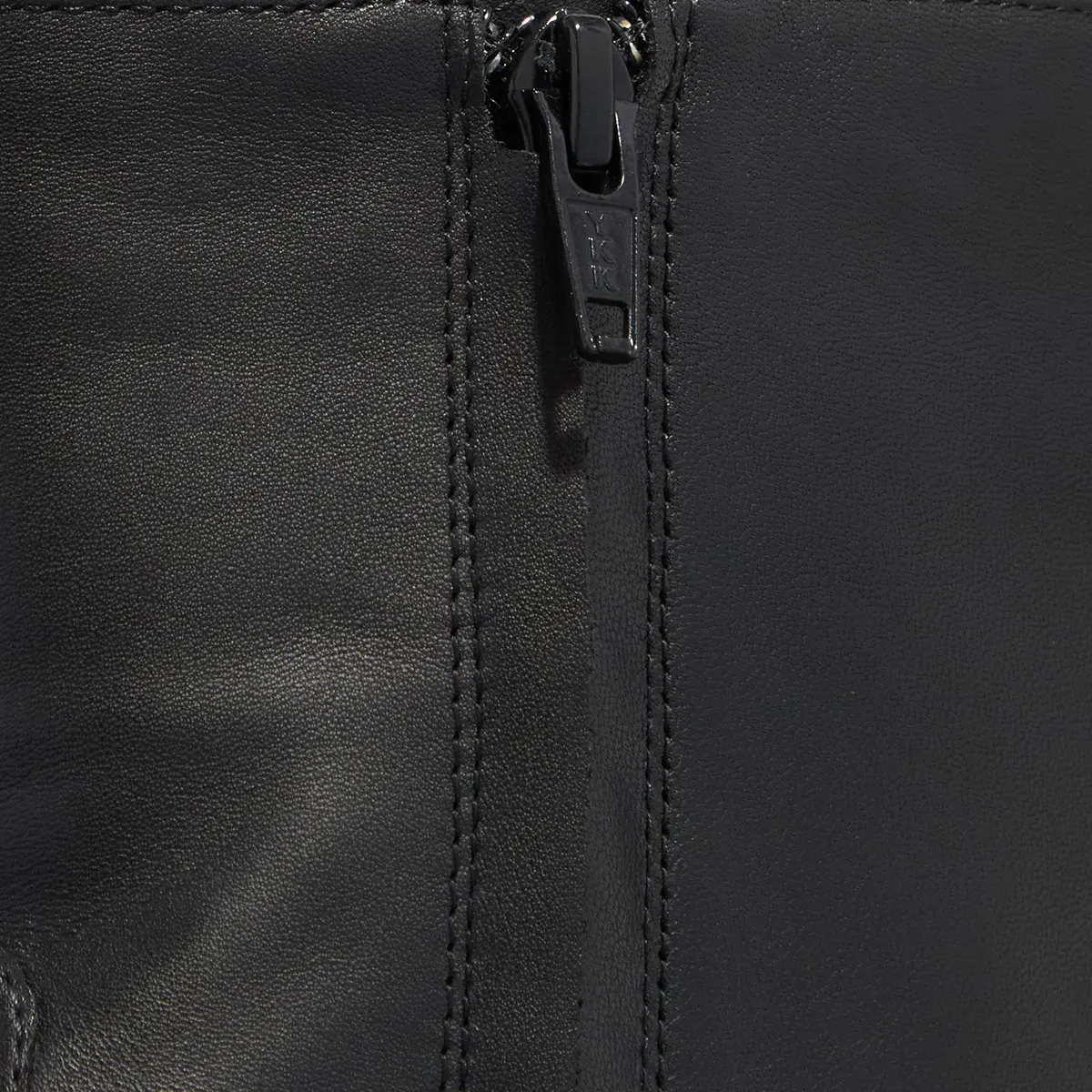Klassische spitze Leder-Stiefeletten