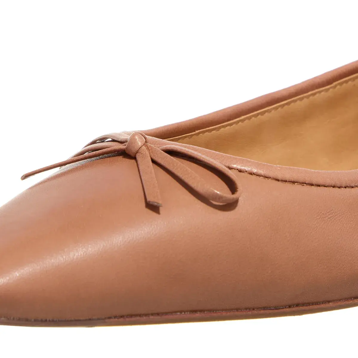 Spitz zulaufende Ballerinas aus Leder