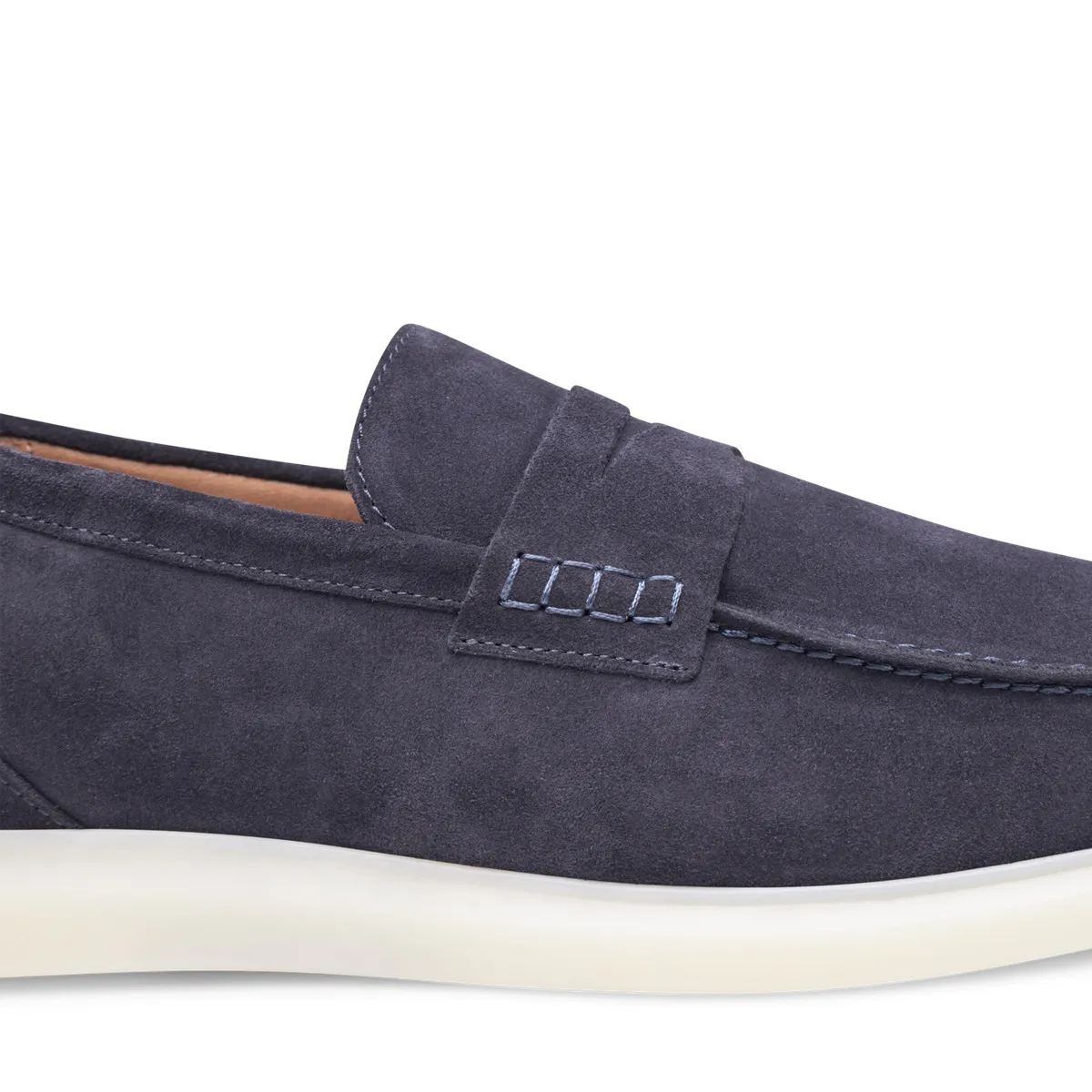 Wildleder Penny Loafer mit weißer Sohle