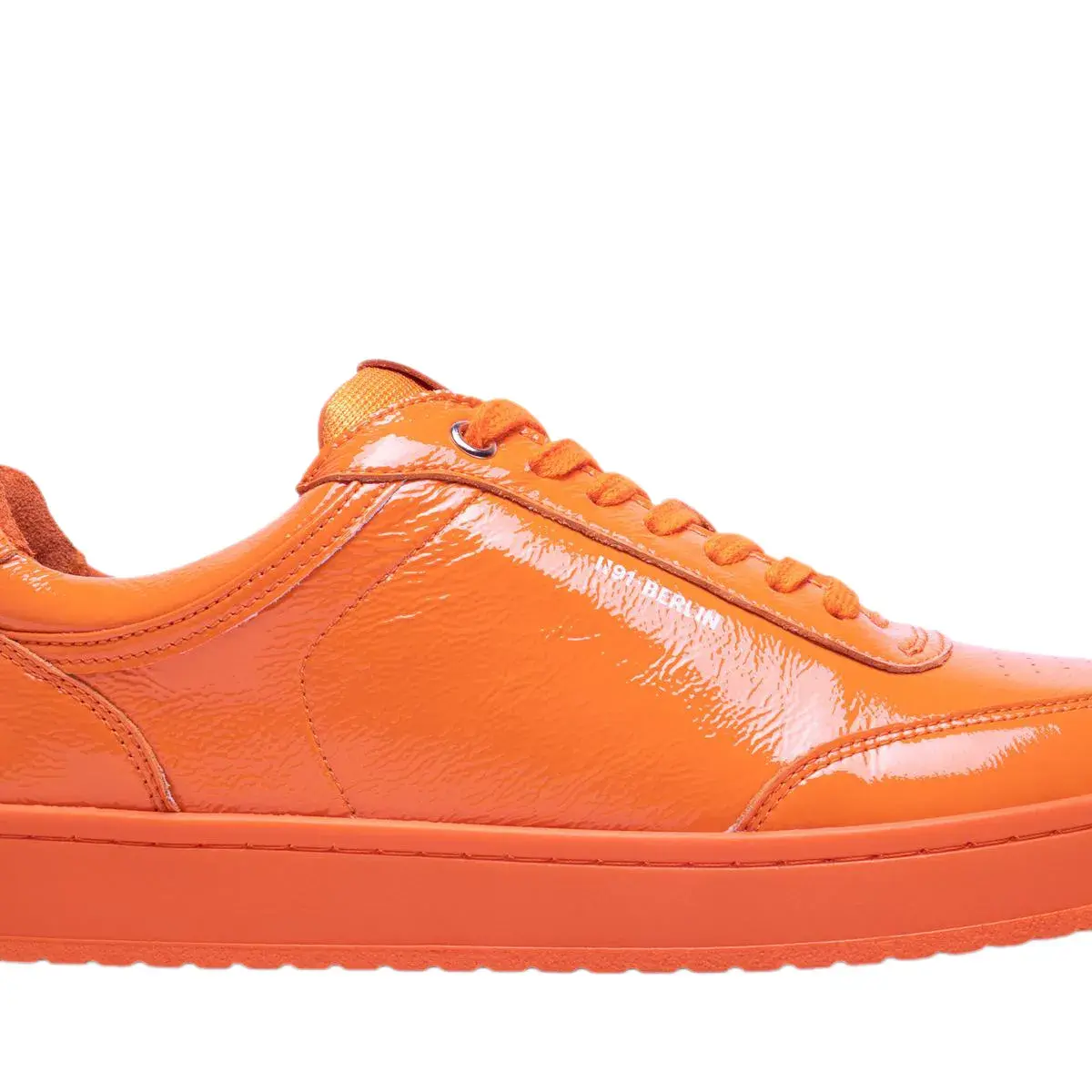 Orangefarbene Lackleder-Sneakers