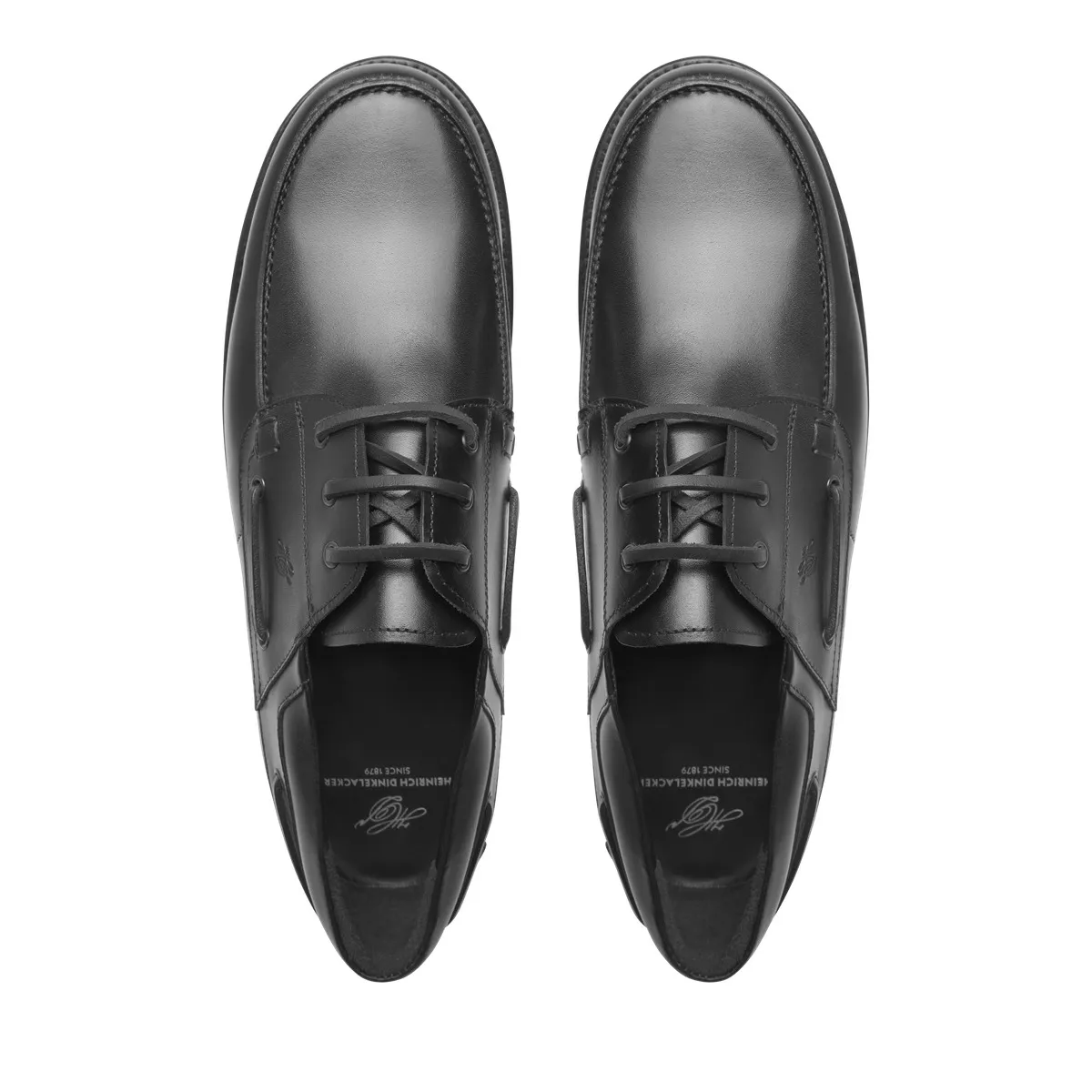 Schwarzer Lederschuh mit Schnürsenkeln
