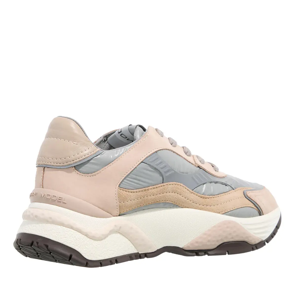 Trendiger Sneaker mit Paneelen und klobiger Sohle