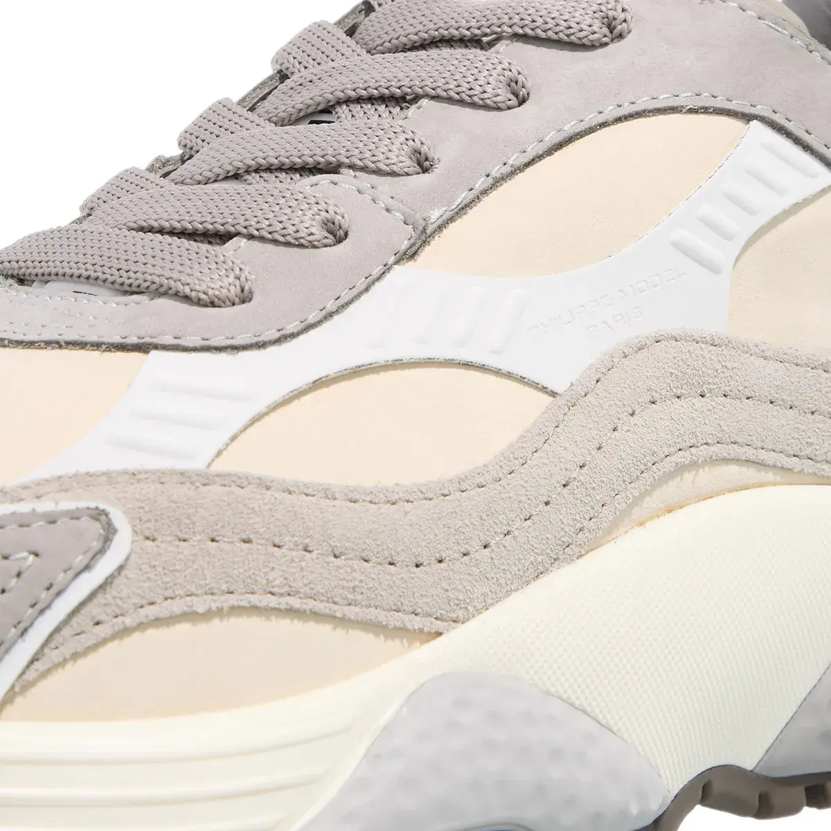 Beiger Mode-Sneaker mit klobiger Sohle