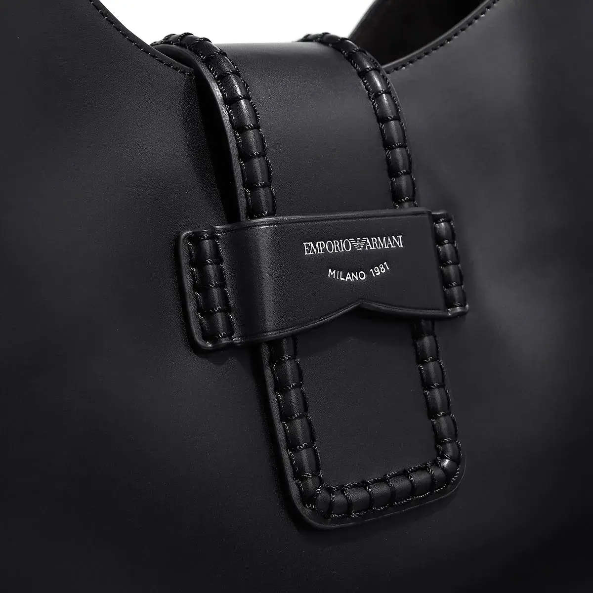 Elegante Schultertasche mit Riemendetail