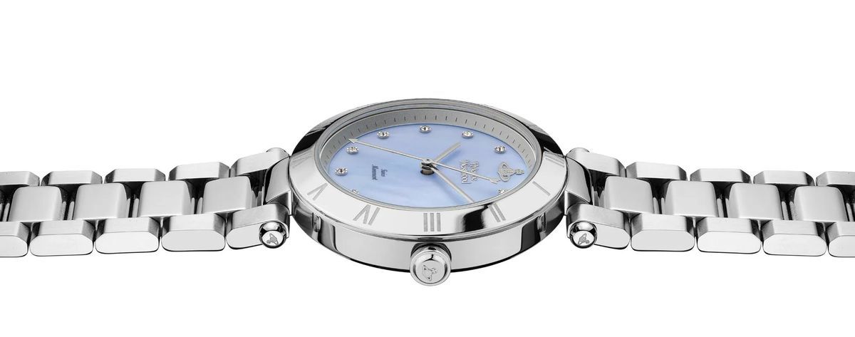 Elegante silberfarbene Quarzuhr mit blauem Zifferblatt