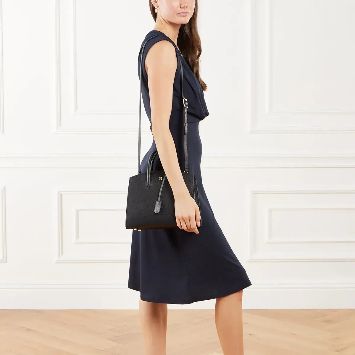 Elegante Handtasche aus genarbtem Leder